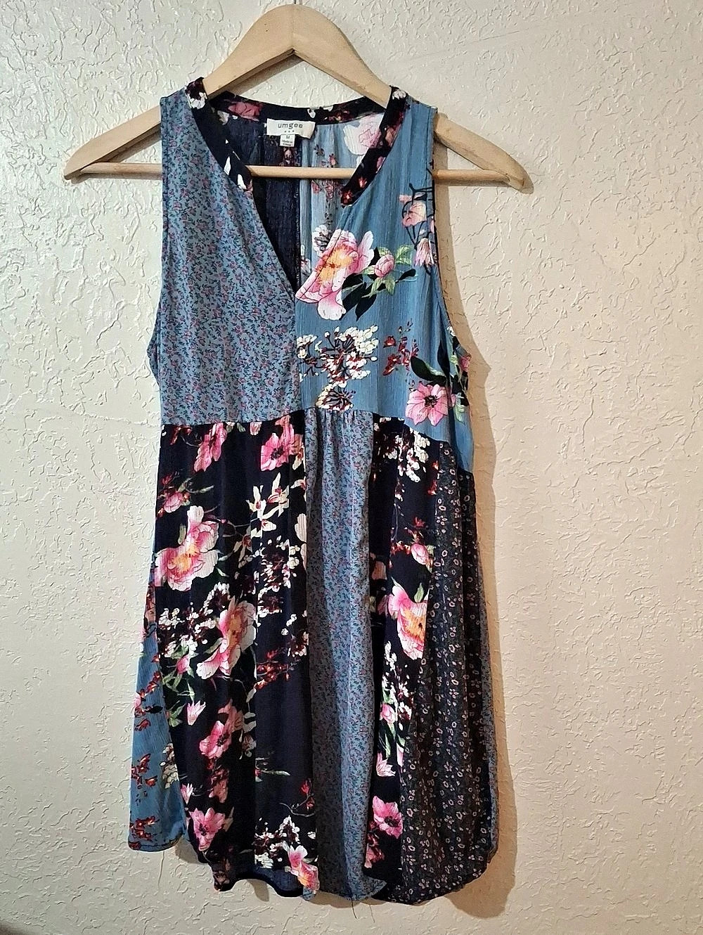 Umgee Floral Tunic in Blue & Black Size Medium